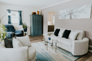 25 Pine Avenue W