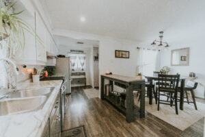 25 Pine Avenue W
