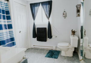 25 Pine Avenue W
