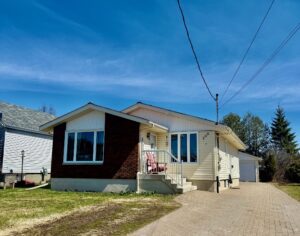 209 Pine Street W