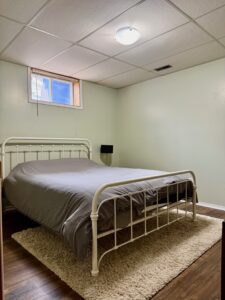209 Pine Street W