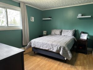 245 Pine Street W
