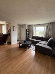 209 Pine Street W
