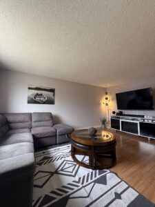 209 Pine Street W