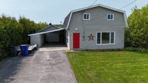 45 Maple Street S