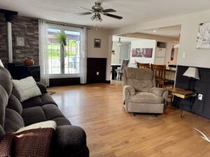1272 Lakeshore Road